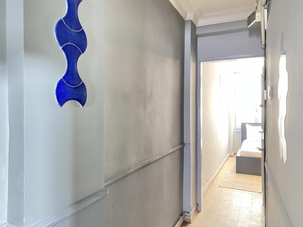 Charming Flat With Balcony in Sinanpasa Besiktas