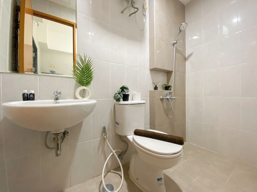 Minimalist And Cozy 1BR at Royal Heights Apartment