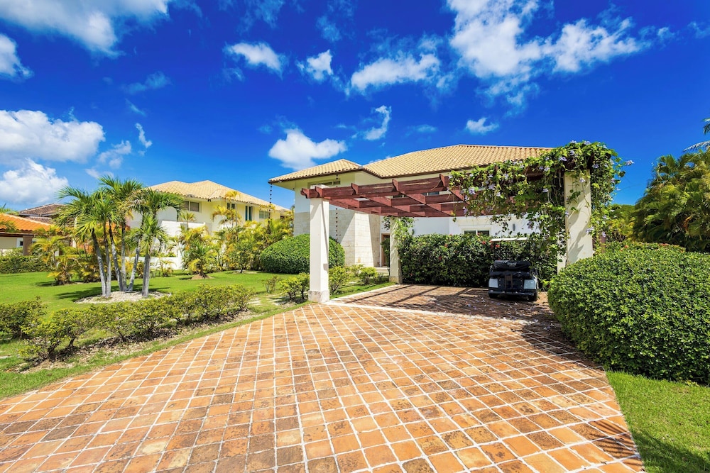 Villa Buganvilla 252 - 4BR Pool Jacuzzi Golf