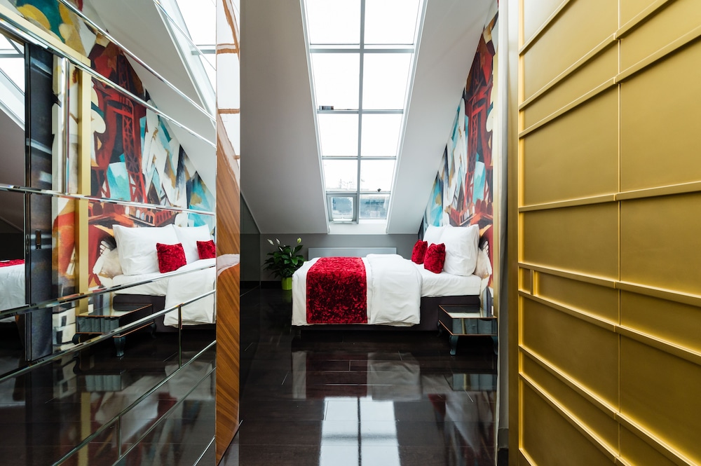 Aquarius Residence by TKC