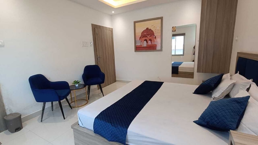 Lakhdatar Hotel