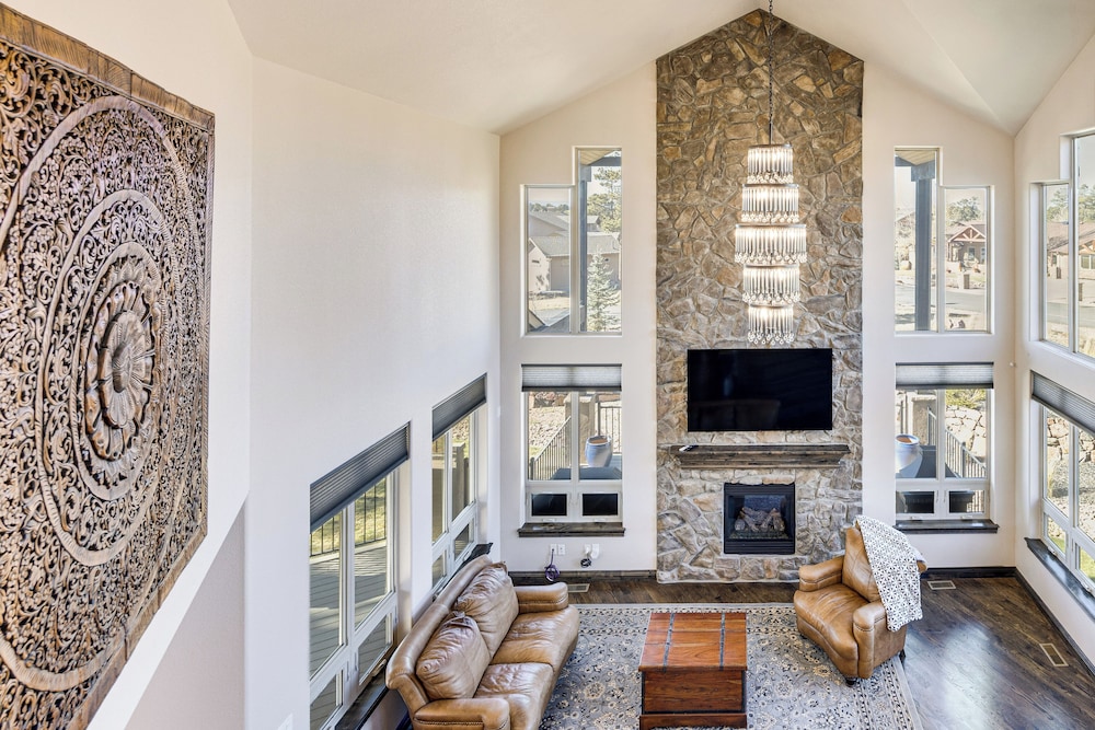 Hot Tub & Games Galore! Colorado Springs Retreat