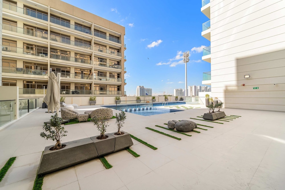 Charming new Studio With Pool and gym in Al Furjan