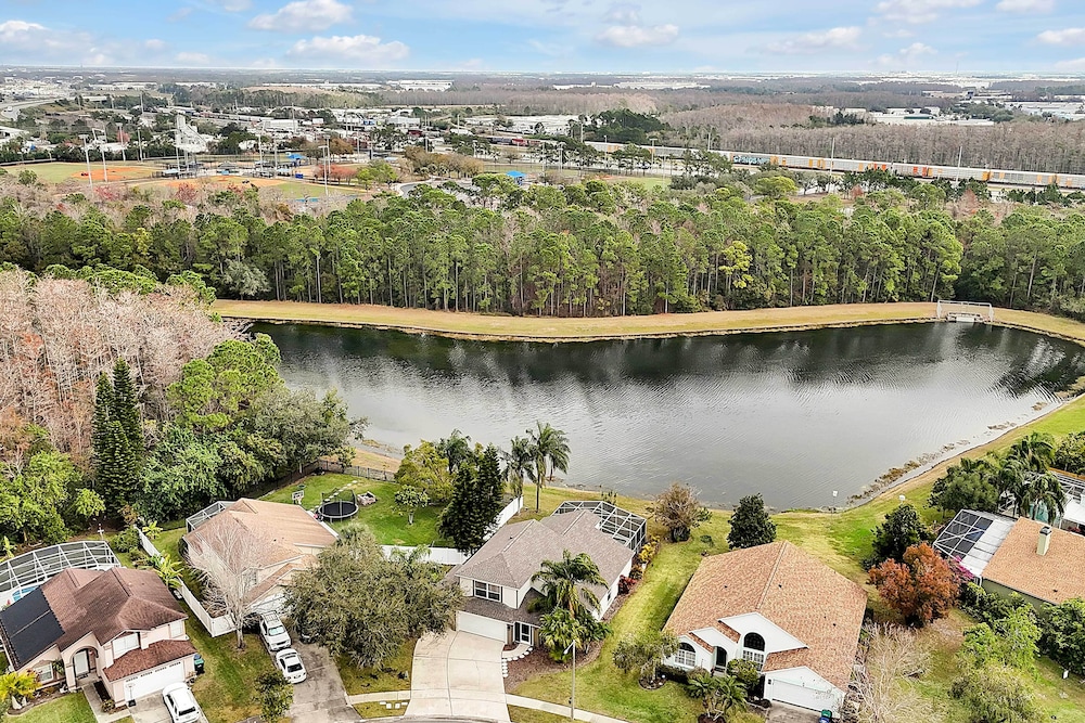 Near Disney & Universal: Family Retreat in Orlando
