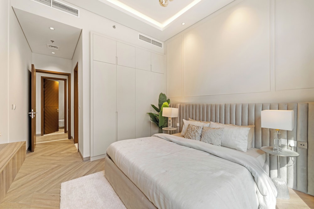 Brand New Stylish Unit near Circle Mall