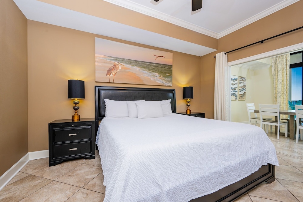 The Oasis 1704 Formerly Phoenix West Ii 1704 3 Bedroom Condo