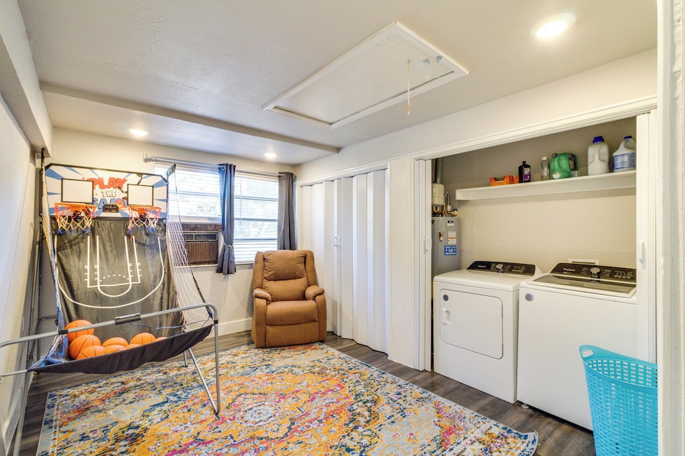Home w/ Patio & Games Near Dtwn Pensacola!