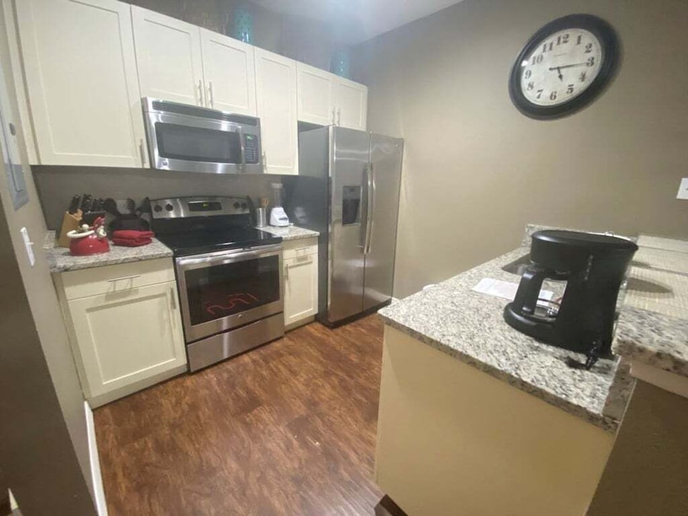 Family Retreat 3 Miles To Disney & Attractions 3 Bedroom Townhouse