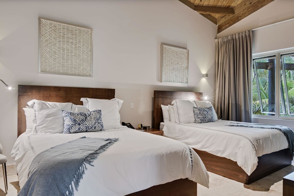 Exquisite Villa w Stunning Ocean Views Gym Golf