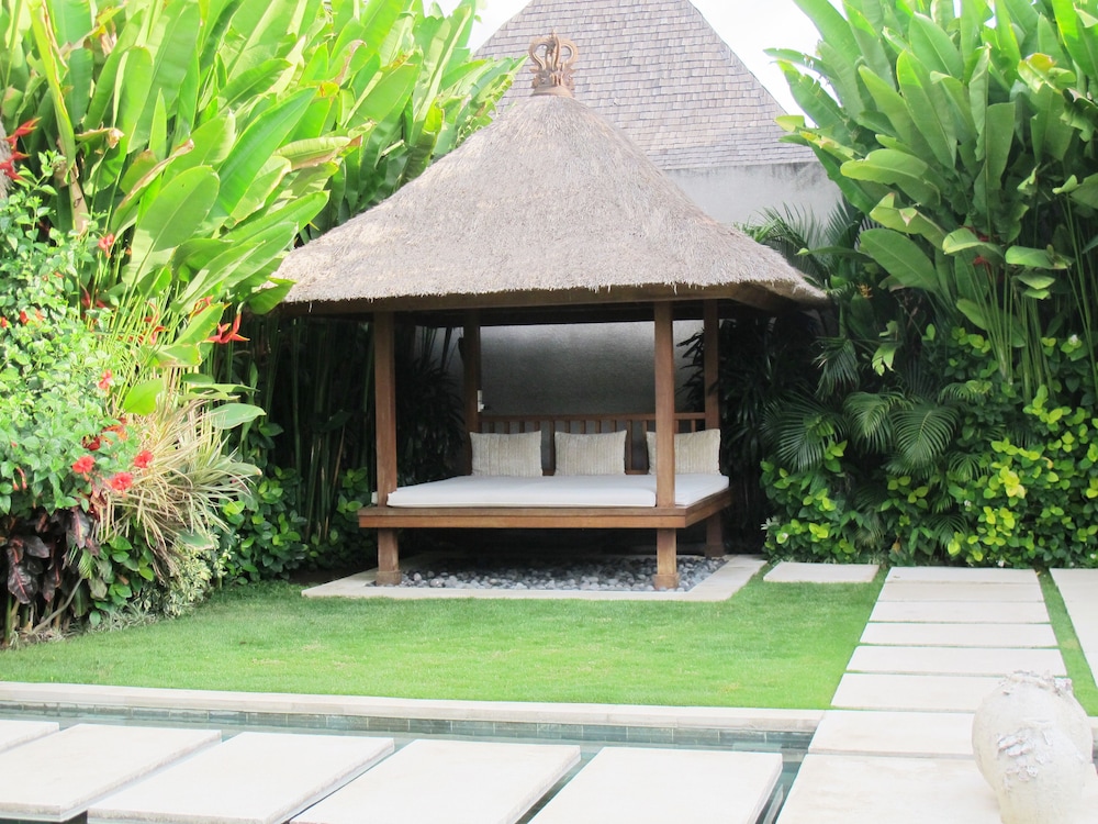 Nyaman Villas