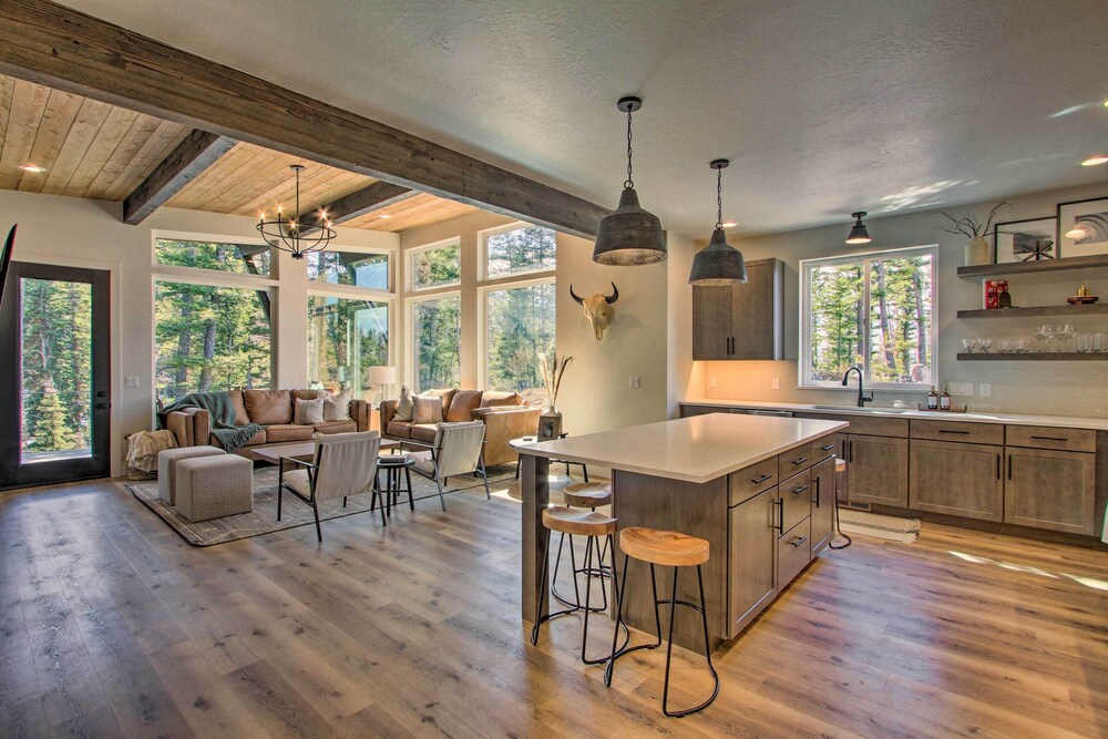 Modern & Newly Built Cabin: Ski, Fish, Hike! view 5