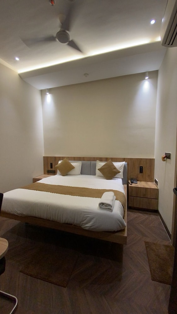 Narrow Gauge Hotel