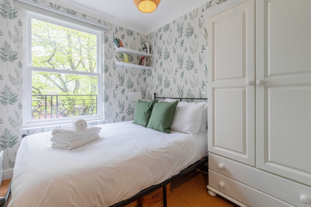 3 Bed House, Sleeps 8 - Near St Pancras