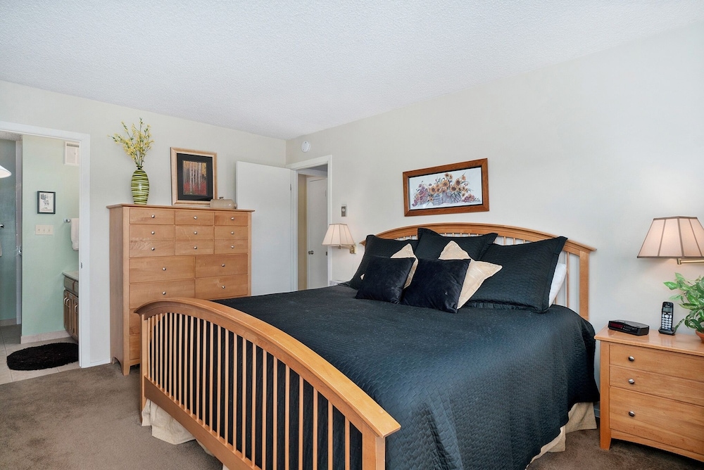 Deering Crest -- Ev #3249 3 Bedroom Condo by RedAwning view 3