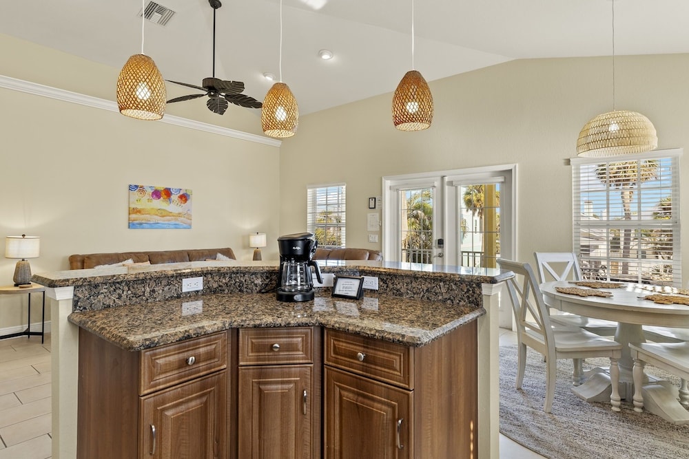 241 Oasis Pearl: 3br Pool Home! 3 Bedroom Home