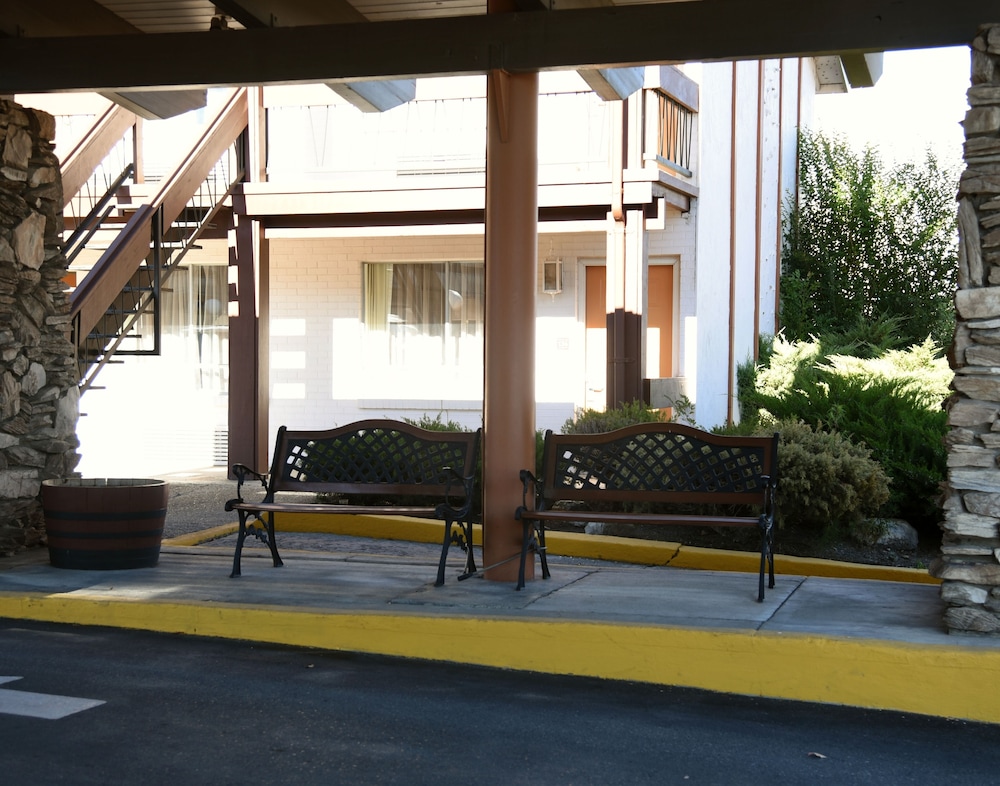 Thunderbird Motel