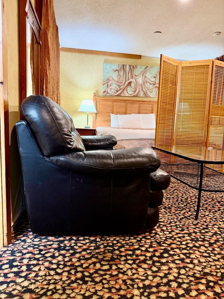 Rocky Mountain Lodge & Suites