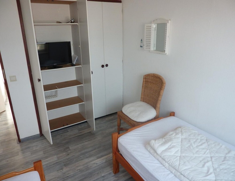Sunlit Holiday Home by the Sea view 4