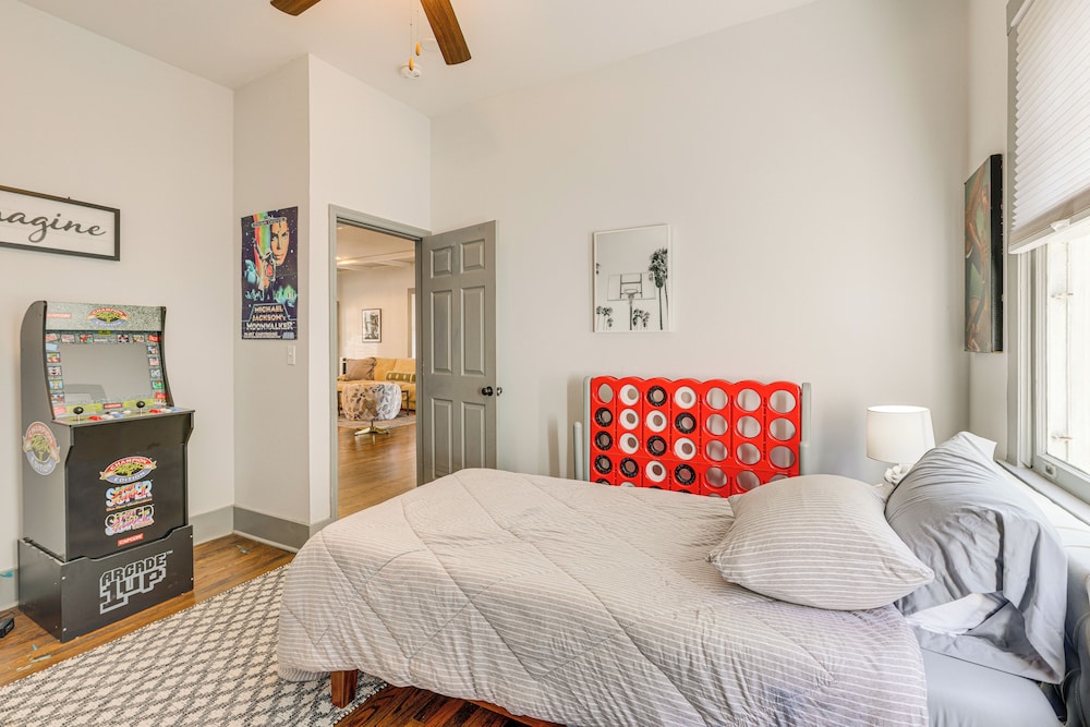 2 Mi to Dtwn: Stylish Urban Retreat in Birmingham