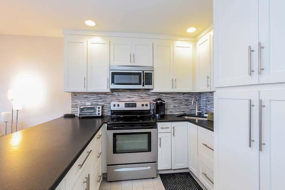 Private Ground Floor Corner Unit - AC & Hawaiian Ocean Views - Vrkcv