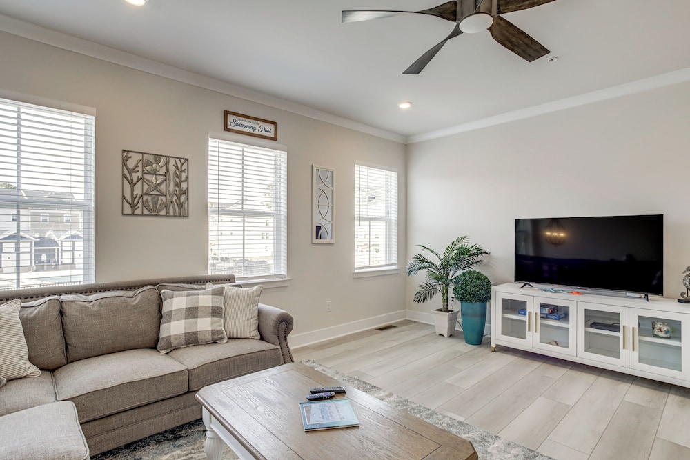 4 Mi to Ocean City Beach: Large Family Townhome