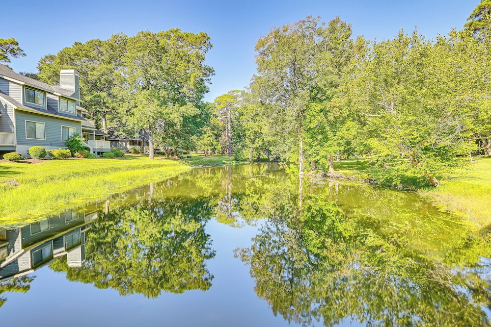 Unwind Poolside & Walk to Ocean! Myrtle Beach Unit