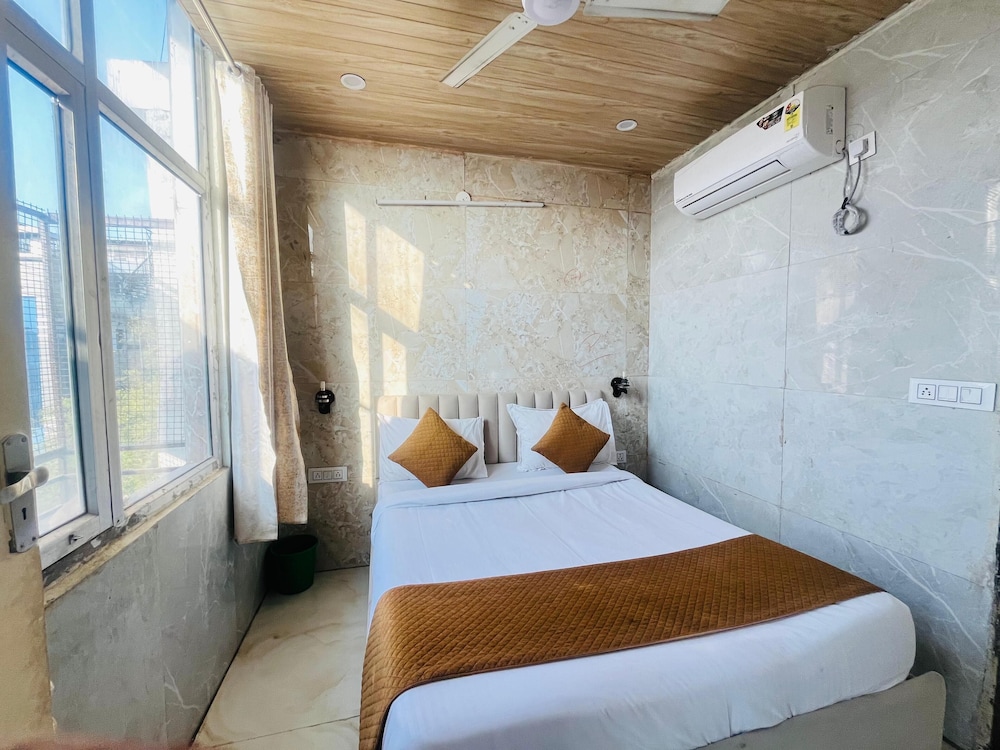 Roomshala Hotel Golden Residency