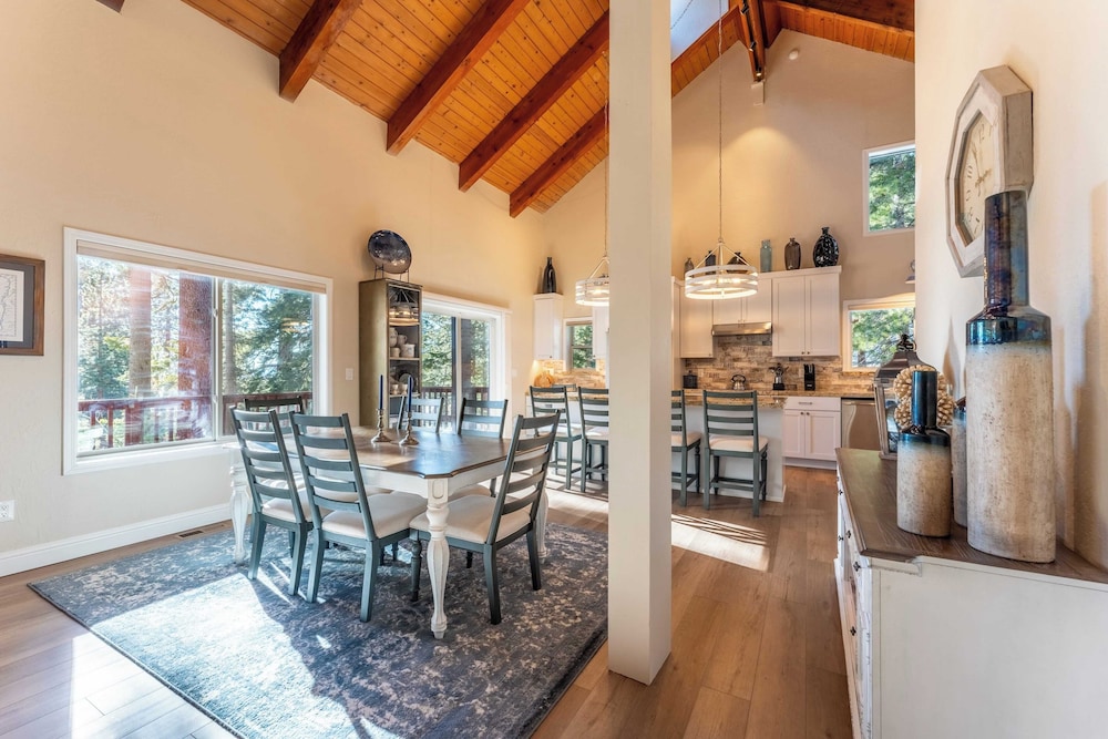 Views + Mins to Skiing, Lake, & Incline Village Incline Serenity by Avantstay