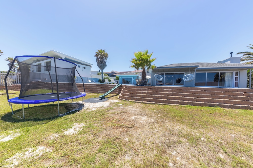 Beachfront, Private Pool, Pizza Oven, Pool Table, Fast Internet, Family Friendly