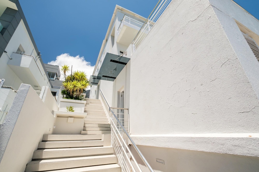 Camps Bay Villa w Views Pool Sapphire Tide Retreat