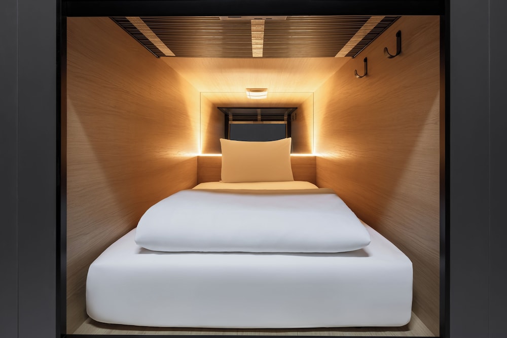 Zedwell Capsule Hotel, Piccadilly Circus