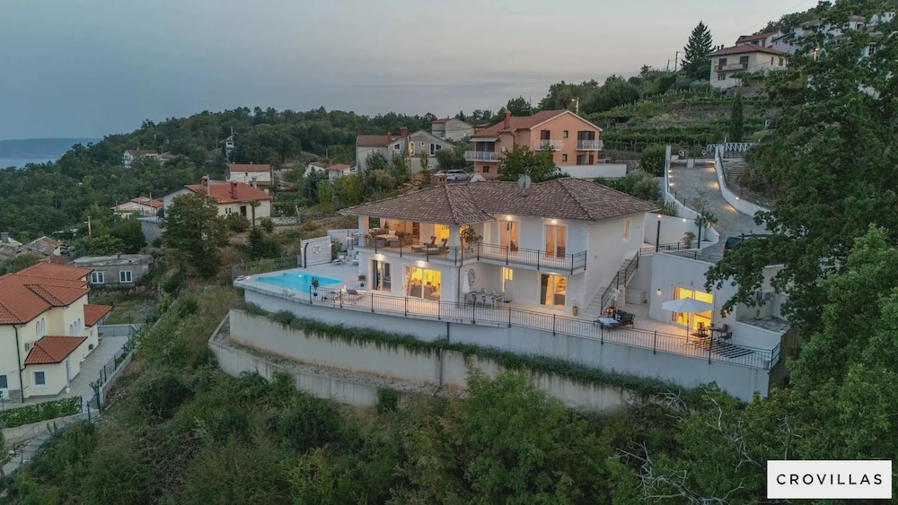Villa Lauriana Nearby Opatija - Crovillas