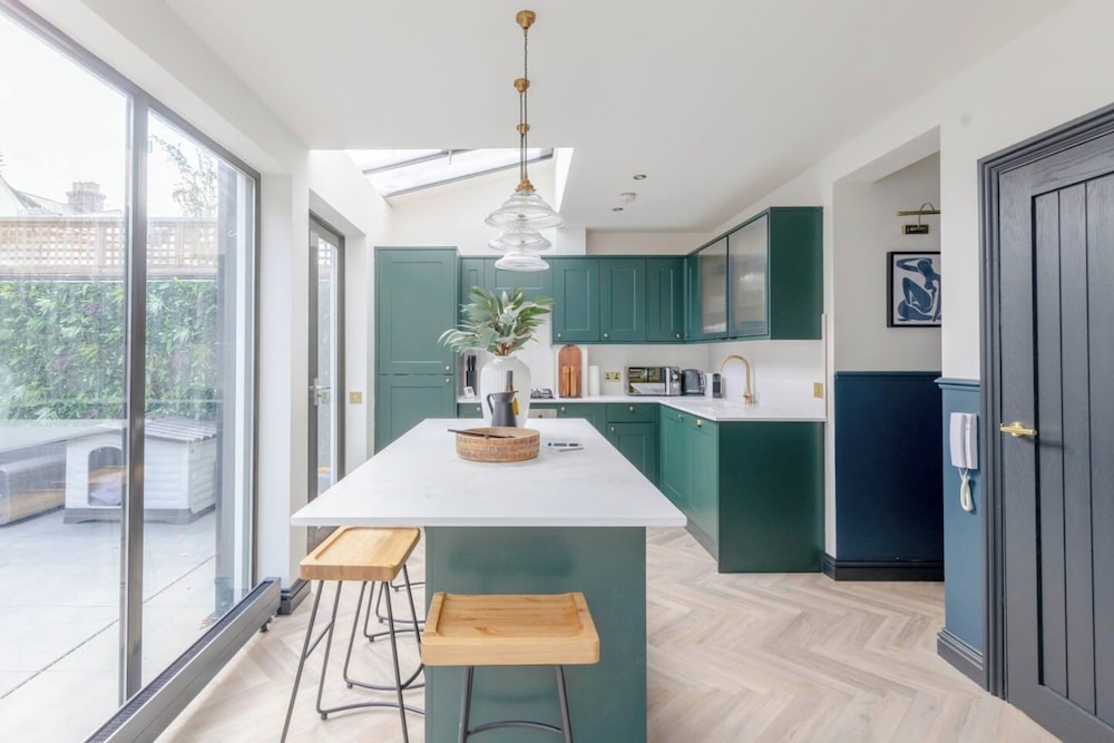 Contemporary Elegance - 2BD Flat, Clapham!