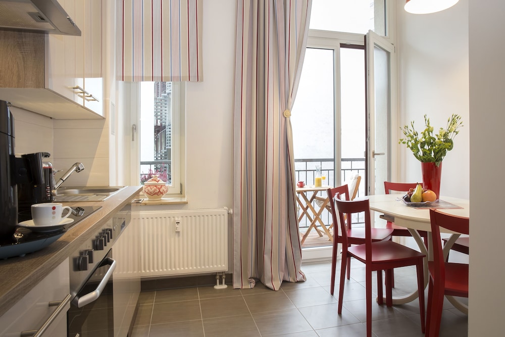 Leon Apartments