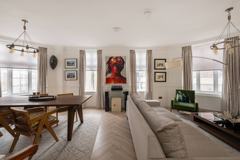 Luxury 3-bed Marylebone Home Security Elevator