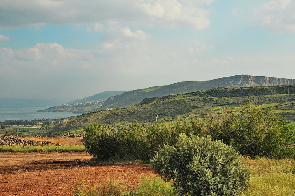 Mul Kineret Suites