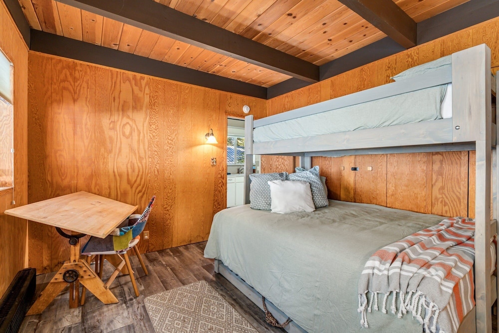 Awesome House Above The Lake/pets Welcome 2 Bedroom Home by Bear Valley Vacation Rentals