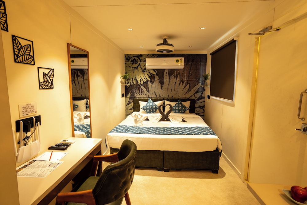 Click Hotel view 2