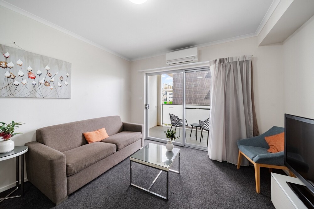 Lakeside 1-bed With A/c, Parking & Balcony