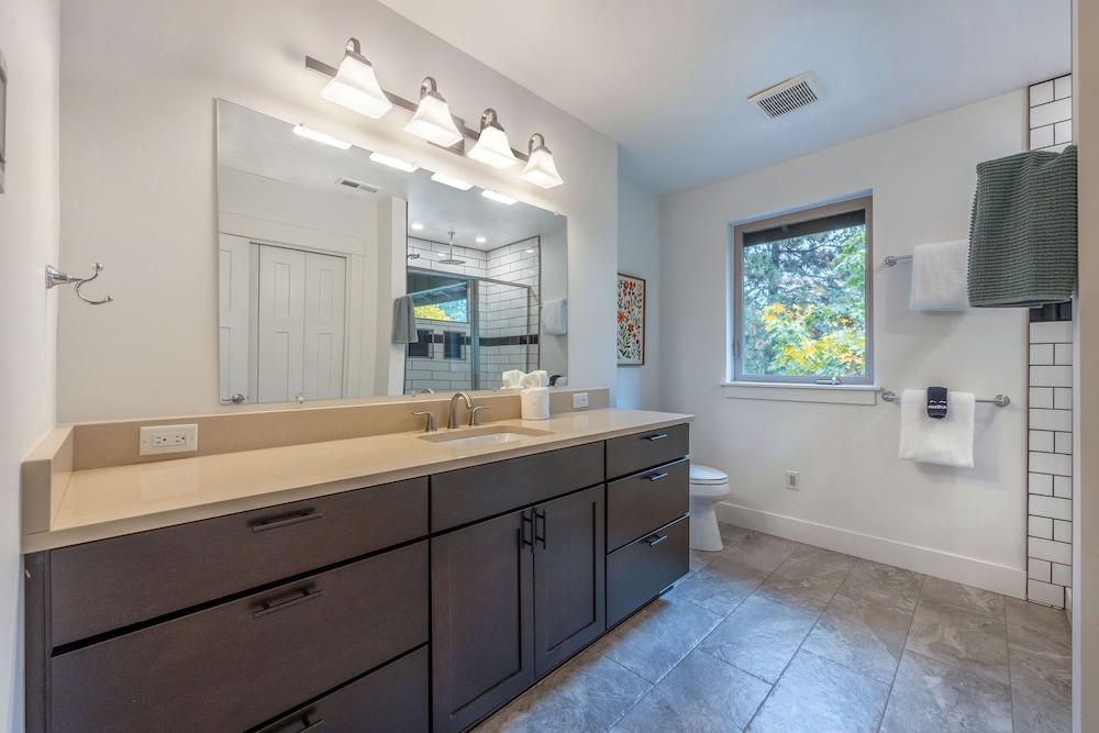 Evergreen Retreat Ab 30 Night Minimum 4 Bedroom Home