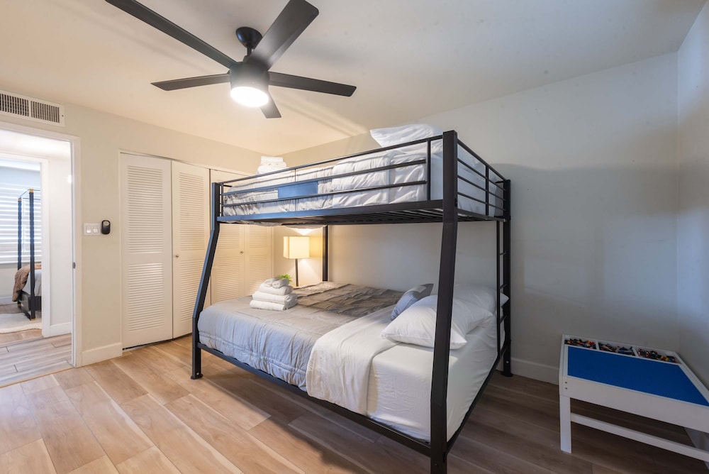 Phoenix 4 BDR Home With Outdoor Entertainment