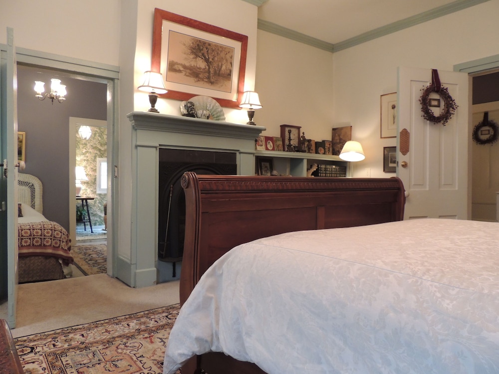 1868 Magnolia House Inn