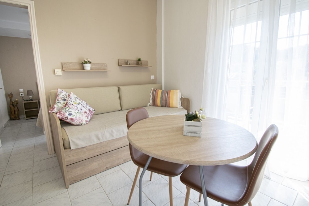 Forest View Apartment 2 by Rentalspro