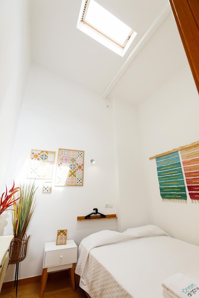 Z 02 - Bedroom 2 in Gil Vicente Guest Rooms