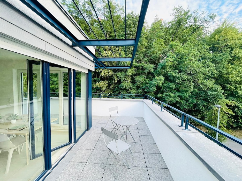 Luxury Green Penthouse Terrace & Parking