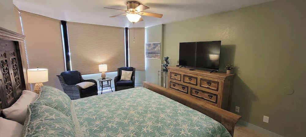 Beachfront Hotspot - New Furnishings - Pool - 1st Floor