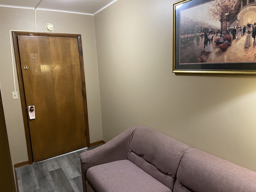 Colonial Inn Dyersville
