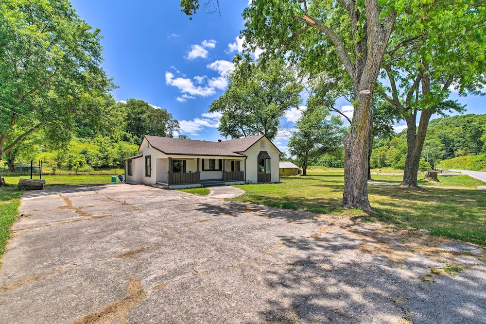 Bright Home w/ Fire Pit, Near Back 40 Trail! view 3