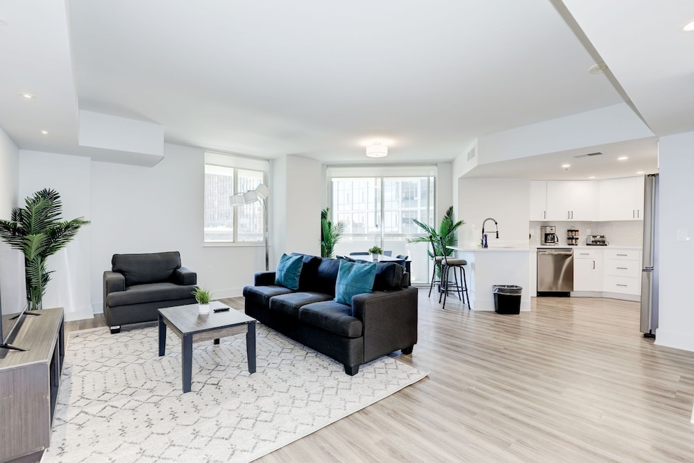 Elegant 2BR Apartment Minutes From DC