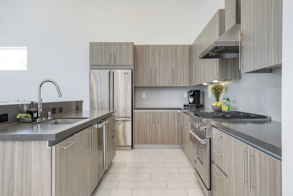 The Polo Villas by AvantStay – Modern Oasis Near Empire Polo Club
